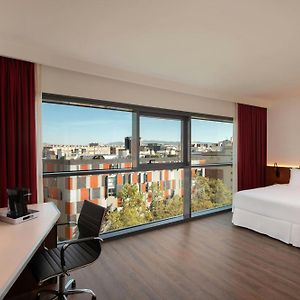 Kamer met een King Size Bed op de Hoek